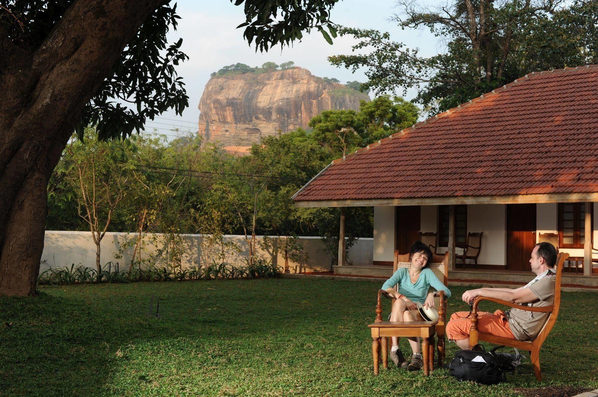 Ekho Sigiriya Hotel Bagian luar foto