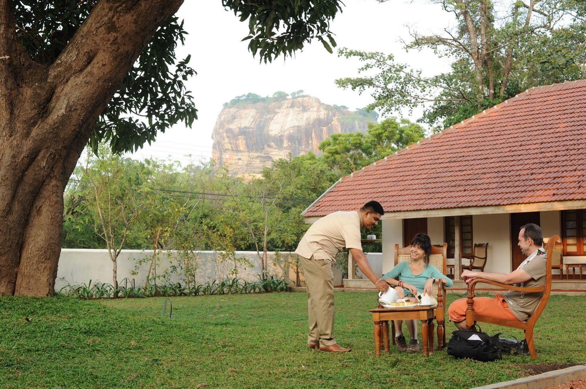 Ekho Sigiriya Hotel Bagian luar foto